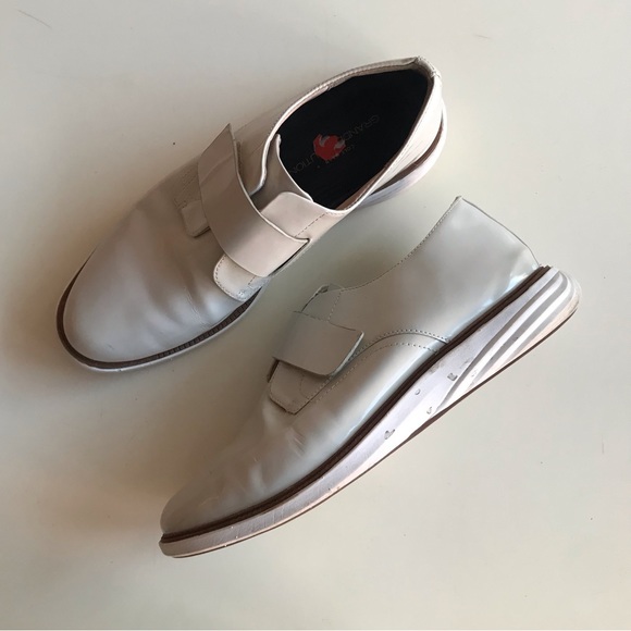 COLE HAAN GRAND EVOLUTION light grey patent leather shoes - Picture 1 of 5